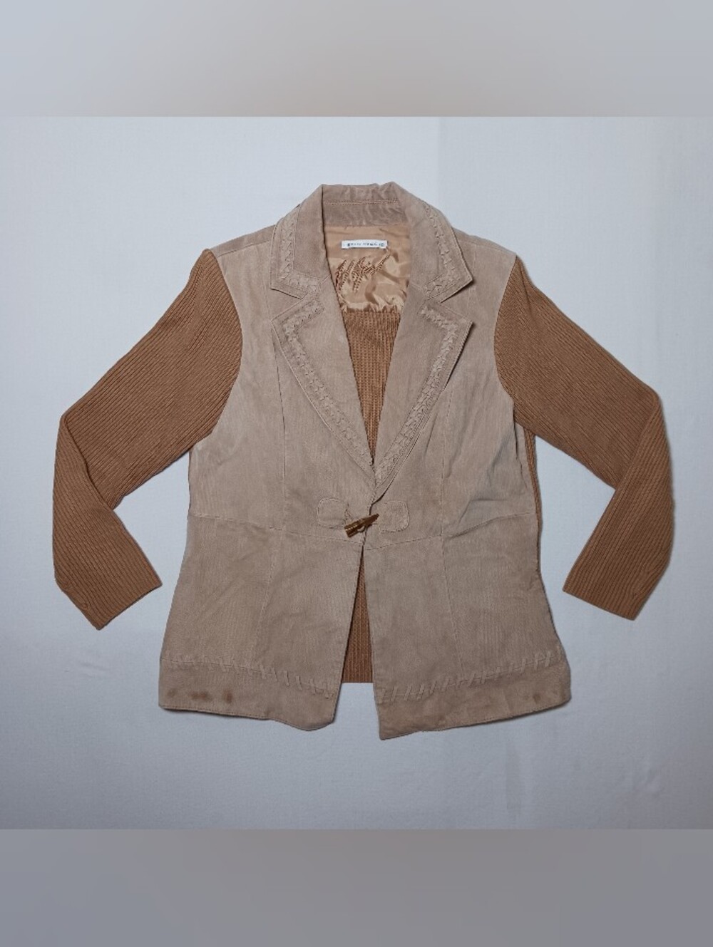 Peter Nygard Western Boho Suede Jacket Medium Beige Ribbed Sleeves Toggle Button